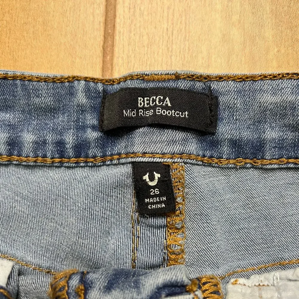 True Religion Becca Denim Shorts Womens Sz 26 Light Wash Cutoff Raw Hem Mid Rise